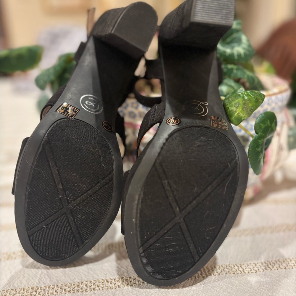 Chinese Laundry Los Angeles Black Strappy Platform Heels size 9 suede finish - Picture 6 of 6